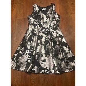 Signature by Robbie Bee Fit and Flare Dress 8 Black Silver Metallic Floral